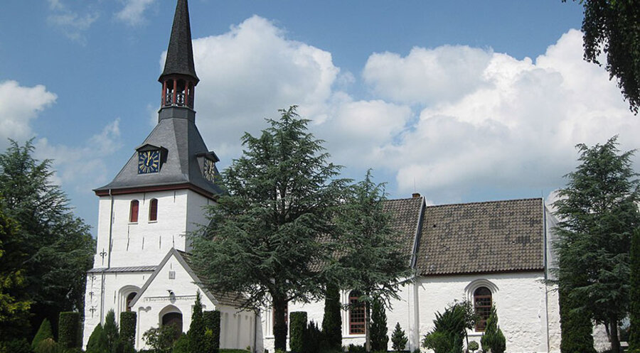 Die romanische Kirche in Tingleff, dem Sitz der Nordschleswigschen Gemeinde. Foto: wikipedia.org