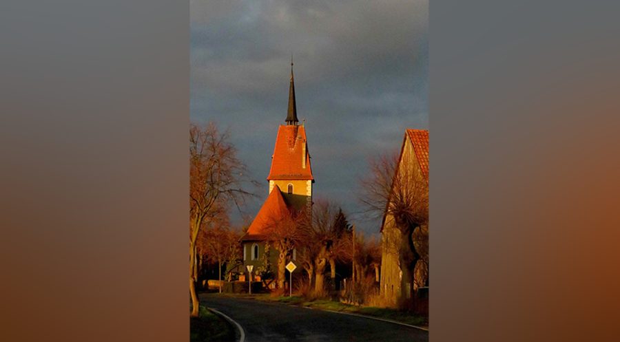 Laut des neuen Kirchengesetzes sollen sich kleinere Kirchengemeinden zusammenschließen. Foto: Initiative „Kirche im Dorf lassen“