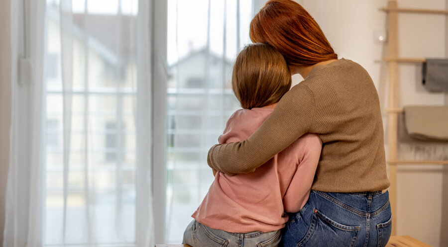 Wie reagieren, wenn plötzlich ein Verdacht von sexuellem Missbrauch eines Kindes im Raum steht? Foto: iStock/ljubaphoto