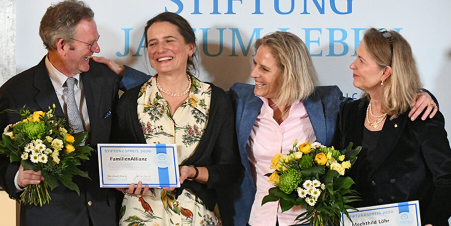 v. l.: Franz und Magdalena Kesselstatt, Gründer der „FamilienAllianz“, Stiftungsvorstandsvorsitzende Marie-Elisabeth Hohenberg und CDL-Bundesvorsitzende Mechthild Löhr. Foto: Stiftung Ja zum Leben 2020
