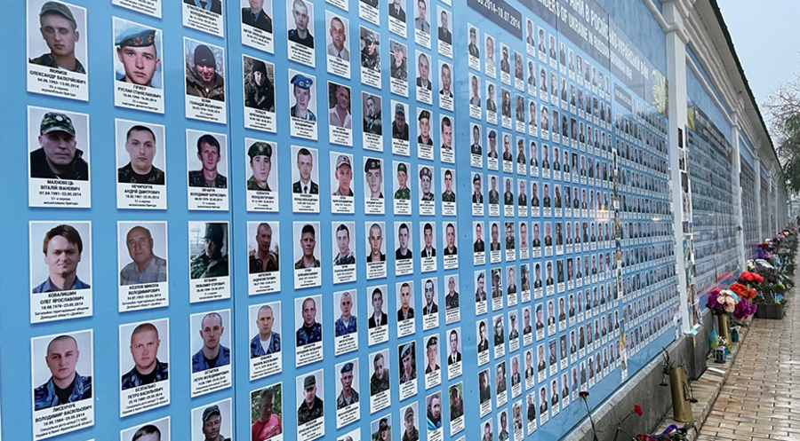 Erinnerung an die Opfer des russischen Angriffskrieges in Butscha. Foto: Marcel Ditrich