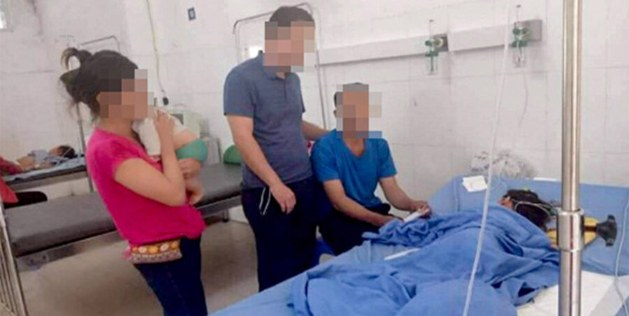 Der Pastor und die Eltern bei der Sechjährigen im Krankenhaus. Foto: Open Doors