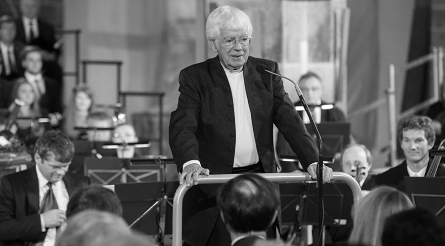 „Musikbotschafter des Evangeliums“: Der verstorbene Dirigent Helmuth Rilling / Foto: IMAGO/Mathias Marx