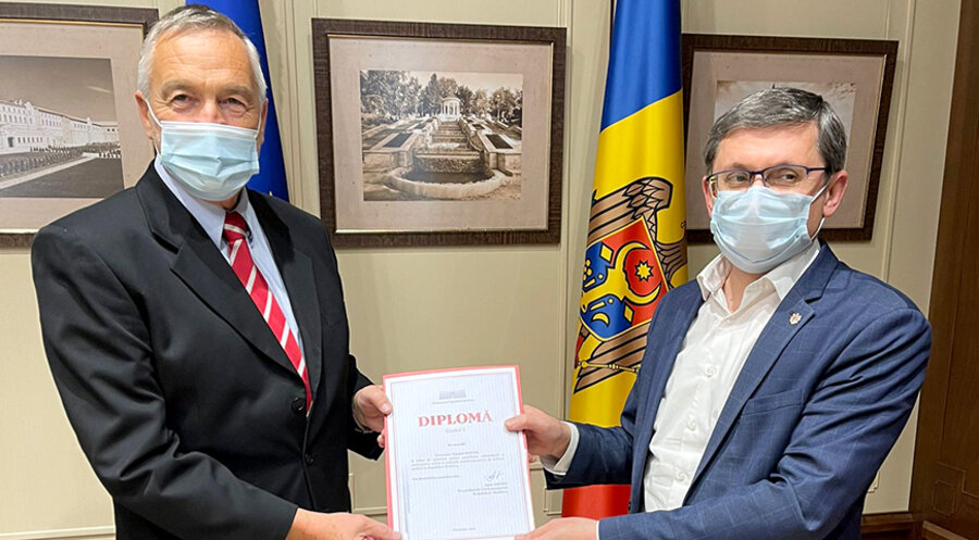 v. l.: Der Leiter des Schweizer Zweiges der international tätigen Organisation, Daniel Hofer, und der Parlamentspräsident von Moldawien, Igor Grosu. Foto: AVC