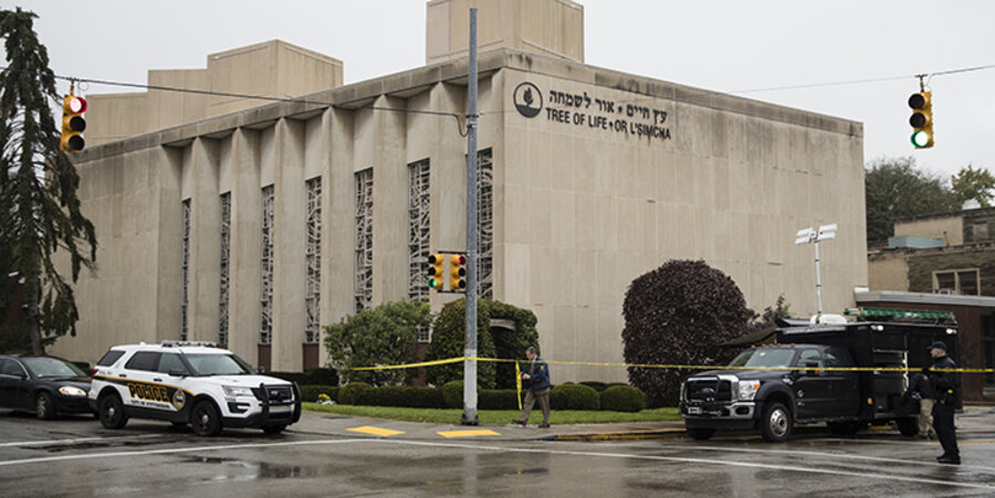 Polizisten haben den Bereich um die "Tree-of-Life"-Synagoge in Pittsburgh abgesperrt. Ein Mann tötete darin 11 Menschen. Foto:picture-alliance/AP Photo