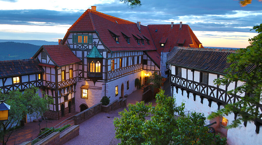 Die Wartburg zur „Blauen Stunde“. Foto: Rainer Salzmann/Wartburg-Stiftung