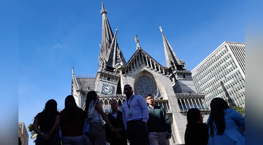 Schwer beschädigte Kathedrale in Manizales: Ein Turm der Basilika kippte zunächst zur Seite und stürzte dann ein. 