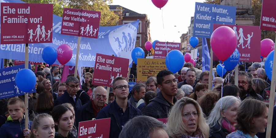 1.900 Teilnehmer demonstrierten gegen Gender-Ideologie in Hessen. Foto: idea/Rösler