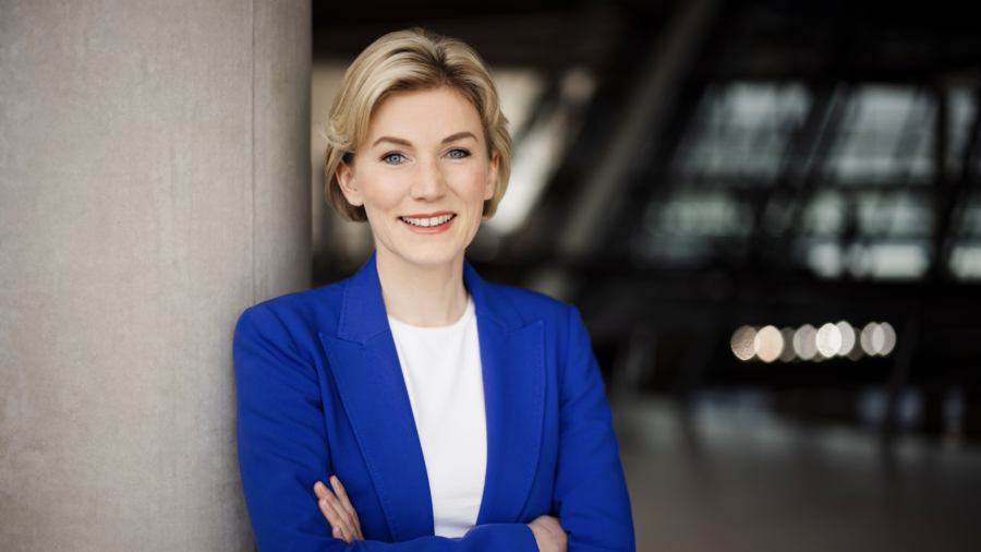 Die familien- und frauenpolitische Sprecherin der CDU/CSU-Bundestagsfraktion, Anne König, will die Inanspruchnahme von Leihmutterschaft im Ausland unter Strafe stellen.