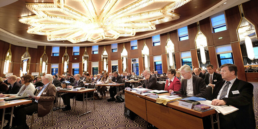Die Generalsynode der Vereinigten Evangelisch-Lutherischen Kirche Deutschlands kritisiert die Abschaffung der Frauenordination innerhalb der Evangelisch-Lutherischen Kirche Lettlands. Foto: imago stock&people