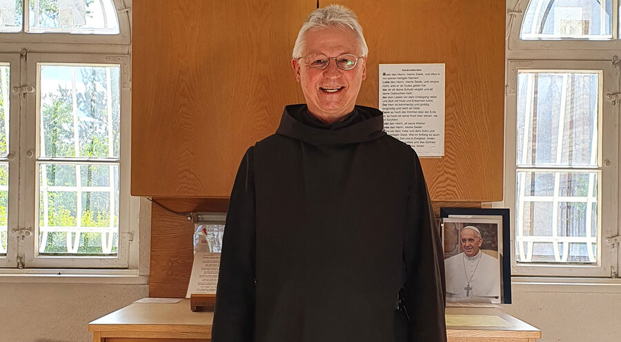 Joachim Wernersbach ist Pater in der Pfarrkirche von Wittichenau. Foto: Privat