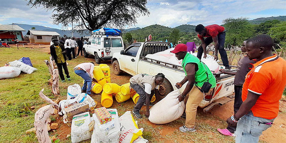 Das christliche Hilfswerk „Hoffnungszeichen“ liefert Nahrungsmittelhilfe in Kenia aus. Foto: Hoffnungszeichen