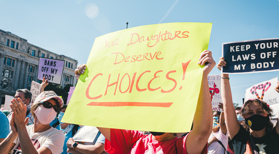Eine Demonstration in den USA, bei der die Teilnehmer für die Legalisierung von Abtreibungen sind. Foto: unsplash.com