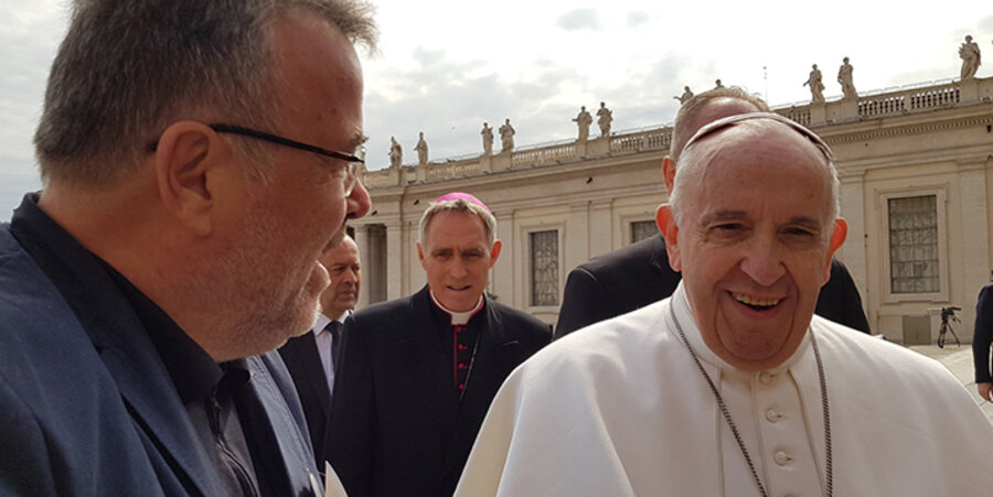 Der Vorsitzende der Deutschen Evangelischen Allianz, Pastor Ekkehart Vetter, beim Gespräch mit Papst Franziskus. Foto: Sabine Vetter