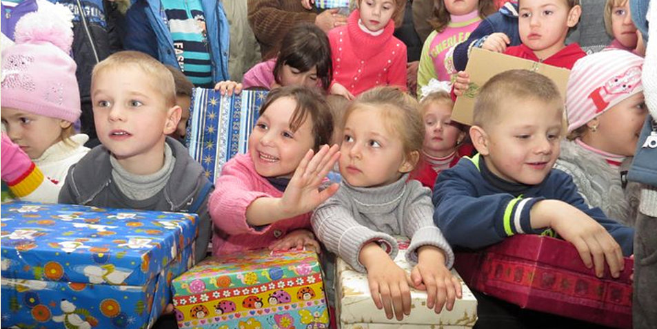 Kinder in Moldau freuen sich über die Pakete. Foto: PR