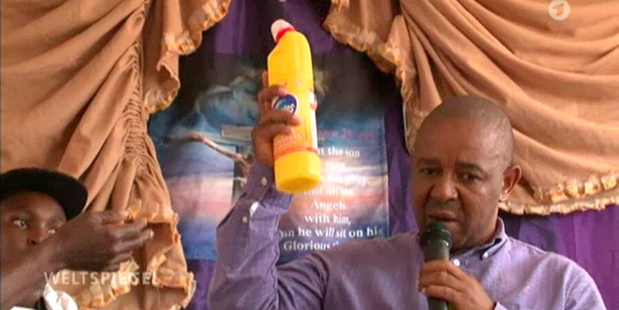 Gott habe ihm und seiner Gemeinde befohlen, den Reiniger zu trinken, sagte Pastor Sipho Mphakathi. Screenshot: ARD/Weltspiegel