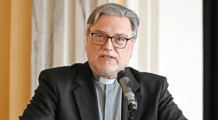 Für die Nachfolge von Kirchenpräsident Joachim Liebig stehen drei Kandidaten zur Wahl. Foto: Landeskirche Anhalts/Johannes Killyen