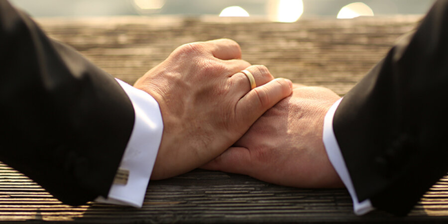 Nach dem Kompromissvorschlag wird die weltweite EmK fortbestehen sowie die Segnung gleichgeschlechtlicher Partnerschaften und die Ordination Homosexueller ermöglichen. Foto: Hochzeitsfotograf/pixelio.de