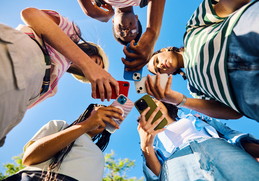 Jugendliche sehen Soziale Medien zugleich als Inspiration und Belastung an. Foto: itstock / Over Hornbæk / pixdeluxe