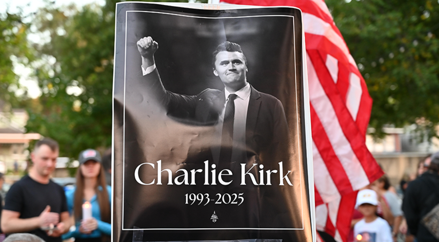 Trauer um Charlie Kirk: Der einflussreiche Aktivist wurde bei einem Auftritt in Utah erschossen. Foto: picture alliance/Anadolu/Jacek Boczarski