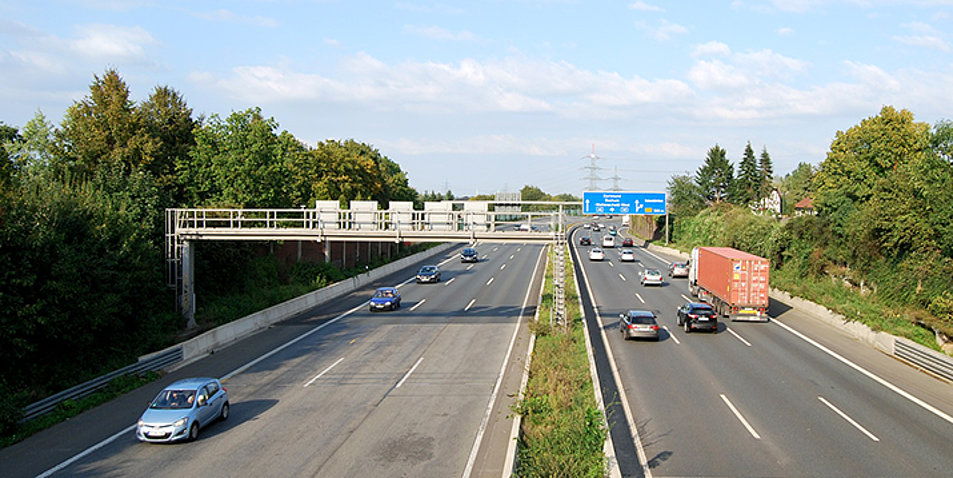 Die EKD spricht sich auf deutschen Straßen für ein Tempolimit von 120 km/h aus. Foto: pixabay.com