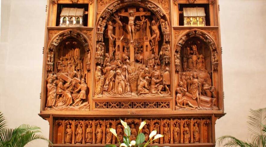 Der Hochaltar in der katholischen Kirche St. Johann in Osnabrück. Foto: Tebdi, CC BY-SA 3.0, commons.wikimedia.org