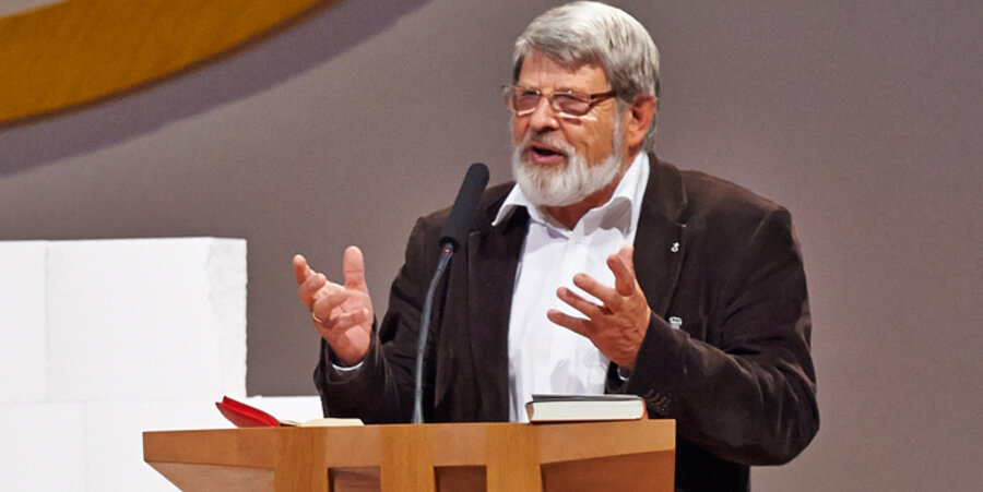 Der Initiator der Friedensbewegung „Schwerter zu Pflugscharen“, Oberkirchenrat a.D. Harald Bretschneider. Foto: kwerk.eu