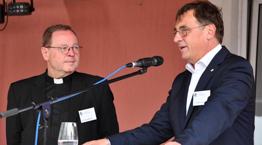 Für ein gemeinsames Bekenntnis: Kirchenpräsident Volker Jung und der Limburger Bischof Georg Bätzing sprachen beim ersten Ökumenischen Empfang. Foto: EKHN