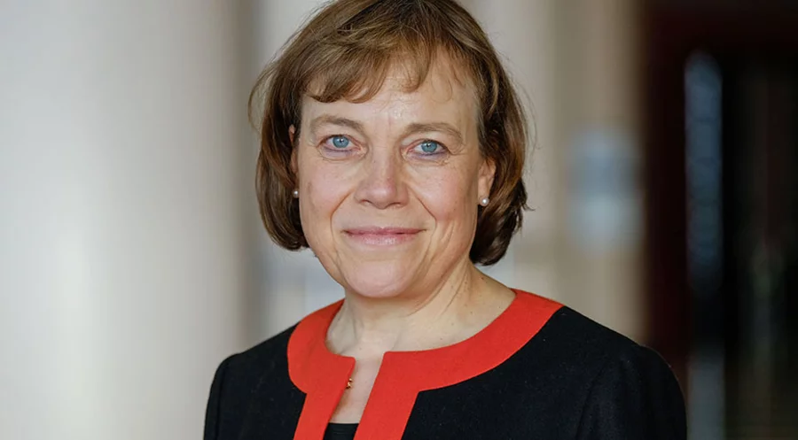 Die EKD-Ratsvorsitzende Annette Kurschus hat ihre Unterstützung für eine solche Pflicht bekräftigt. Foto: EKD/Jens Schulze
