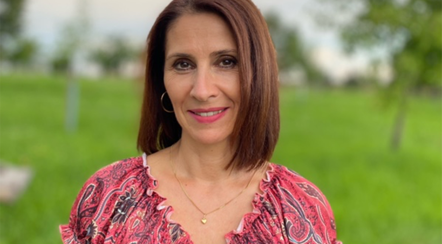 Cinzia Ceddia ist Sachbearbeiterin und ehrenamtlich im pastoralen Dienst an der Seite ihres Mannes tätig. Foto: privat