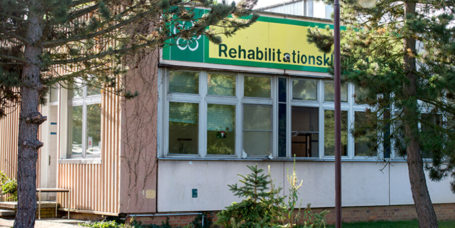 Nach Polizeiangaben kommt es in dem Heim – einer ehemaligen Reha-Klinik im Ortsteil Massow – immer wieder zu gewalttätigen Auseinandersetzungen zwischen den Bewohnern. Foto: picture-alliance/dpa
