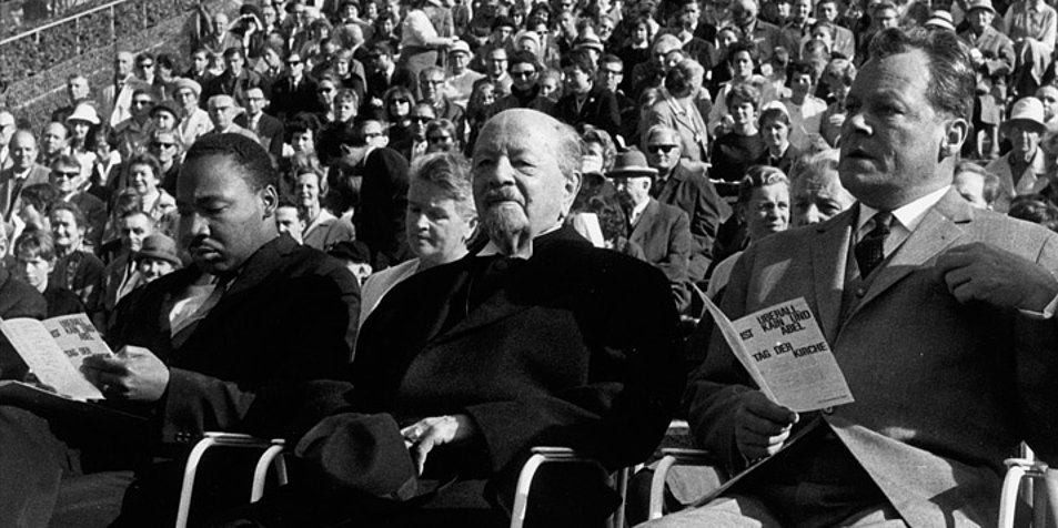 v.l.: Martin Luther King, der evangelische Bischof Otto Dibelius und Willy Brandt 1964 in Berlin. Foto: picture-alliance/dpa 
