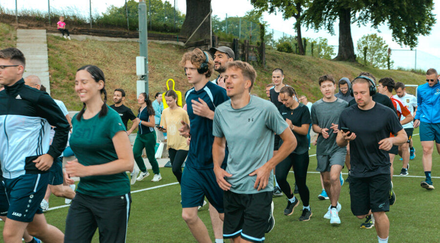 Über 106.000 Euro an Spenden sind beim diesjährigen Sponsorenlauf des Bibelseminars Bonn zusammengekommen. Foto: BSB
