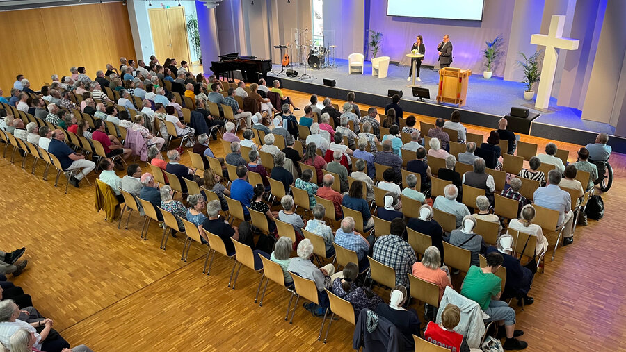 300 Menschen besuchten den Christustag im Missions- und Schulungszentrum der Liebenzeller Mission an Fronleichnam. Foto: Claudius Schillinger