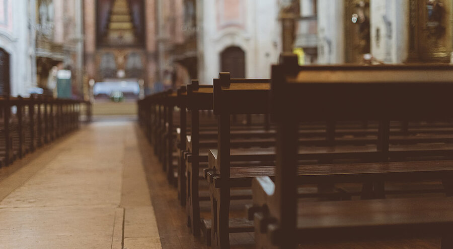 Der rasante Mitgliederschwund führt zu erhöhtem Spardruck auf die Landeskirche - jetzt muss der Stellenabbau beschleunigt werden. Foto: Symbolfoto/iStock