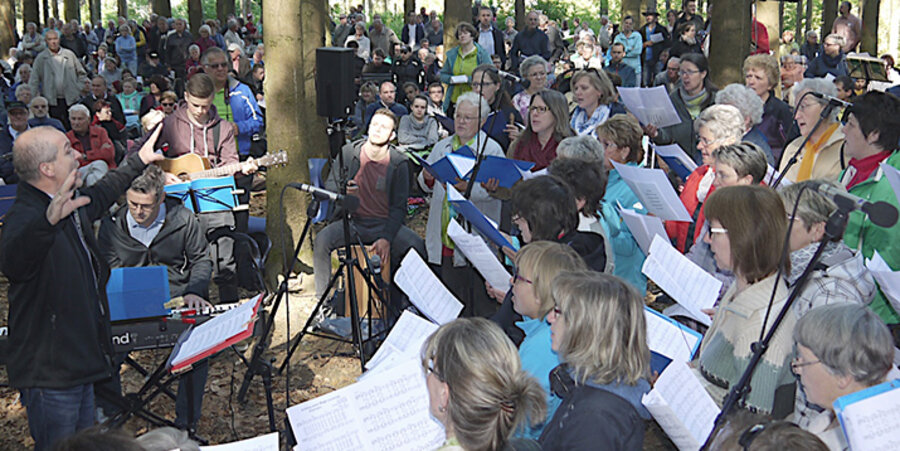 2.000 Teilnehmer kamen zu Sachsens größtem Freiluftgottesdienst zu Pfingsten. Foto: Eberhard Mädler