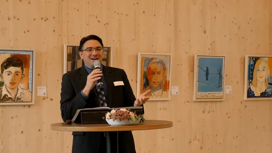 Alexander Cyris bei der Eröffnung des 
iP Zentrums. Screenshot: Youtube/
iP Israel Perspektive
