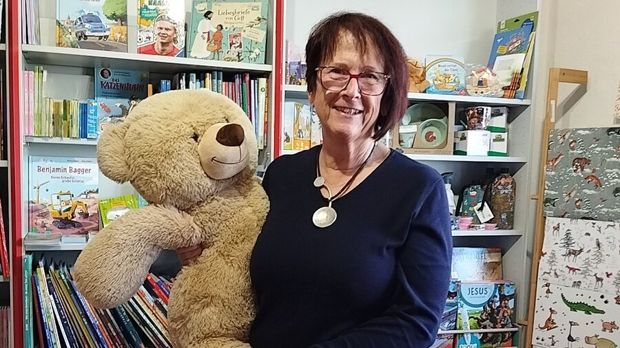 Sabine Gehrhardt sieht ihre Aufgabe als Buchhändlerin als Berufung von Gott.