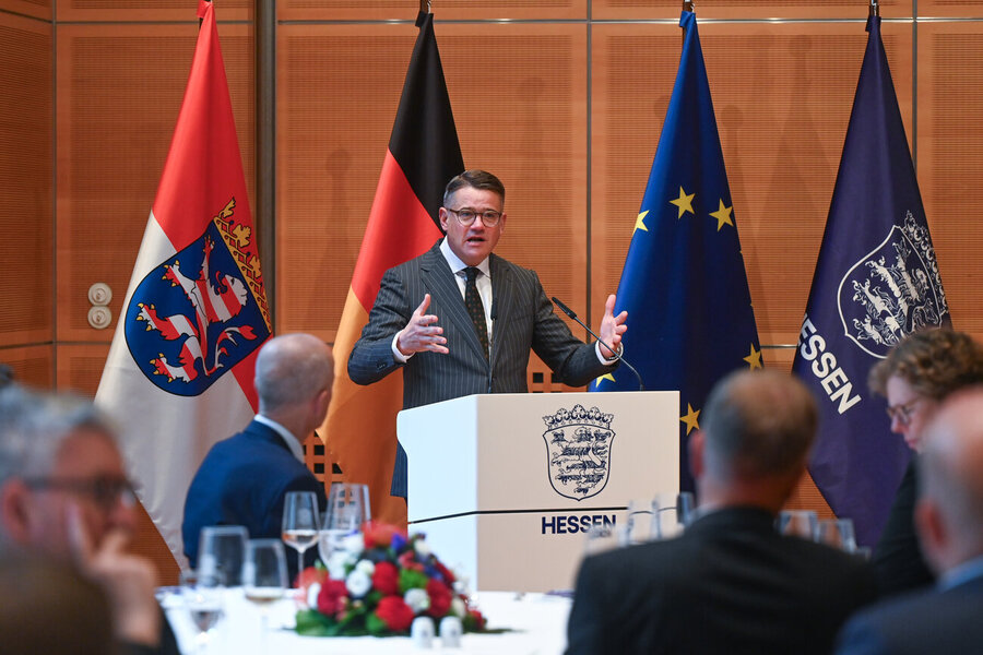 Der hessische Ministerpräsident Boris Rhein würdigte vor Kirchenvertretern die Bedeutung der beiden großen Kirchen für das Bundesland.