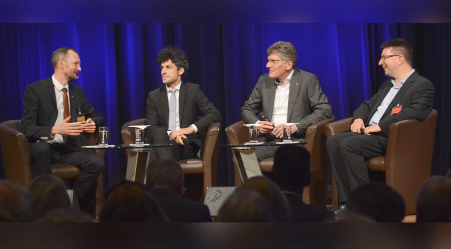 v.l.n.r. Moderator Josias Terschüren, Aras-Nathan Keul, Landesbischof Ernst-Wilhelm Gohl, Michael Blume. Foto: Ralph F. Wild