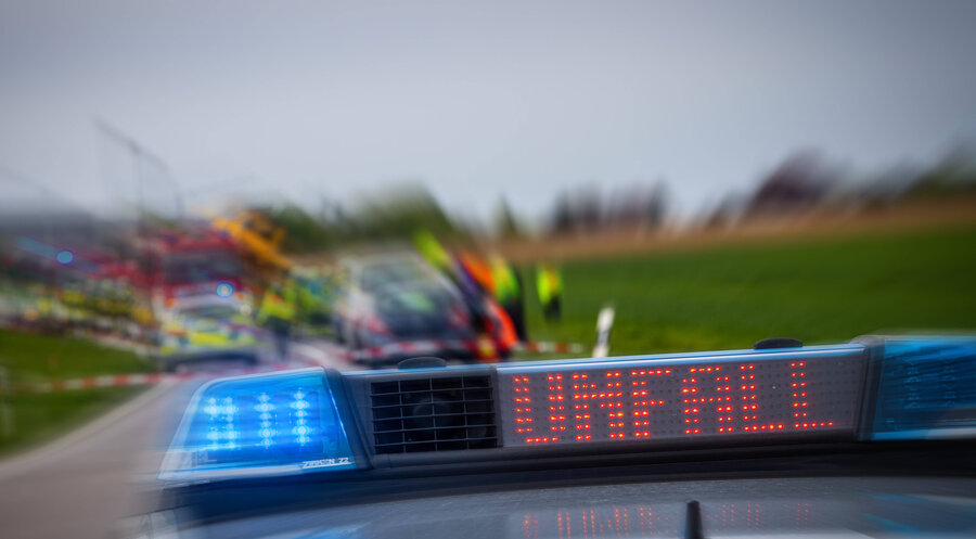 Bei einem Autounfall starben zwei Schwestern. Symbolfoto: IMAGO / vmd-images