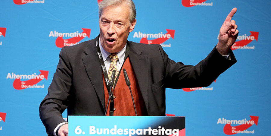 Der niedersächsische Landesvorsitzende Armin-Paul Hampel beim Parteitag der AfD in Köln. Foto: picture-alliance/Michael Kappeler/dpa