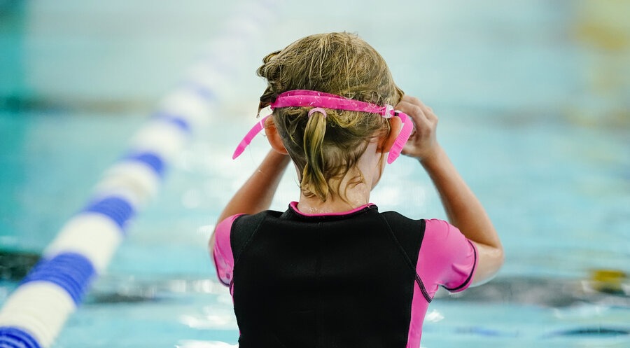 Die Eltern wollen ihre Kindern vom  Schwimmunterricht befreien – aus religiösen Gründen. Symbolfoto: picture alliance/dpa | Uwe Anspach