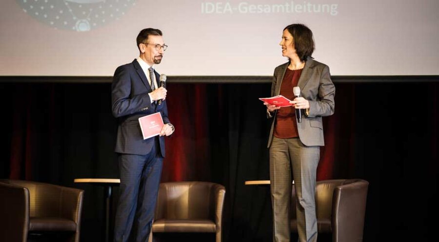 Blick nach vorn: Die IDEA-Doppelspitze, bestehend aus Daniela Städter und Dennis Pfeifer. Foto: IDEA/Matthias Schmitt