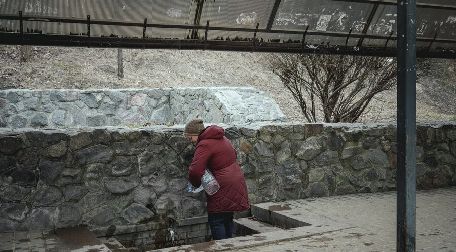 Das Projekt von Medair soll 10.000 Menschen im Osten der Ukraine wieder den Zugang zu sicherem Trinkwasser ermöglichen. Symbolfoto: picture alliance / imageBROKER | Florian Bachmeier