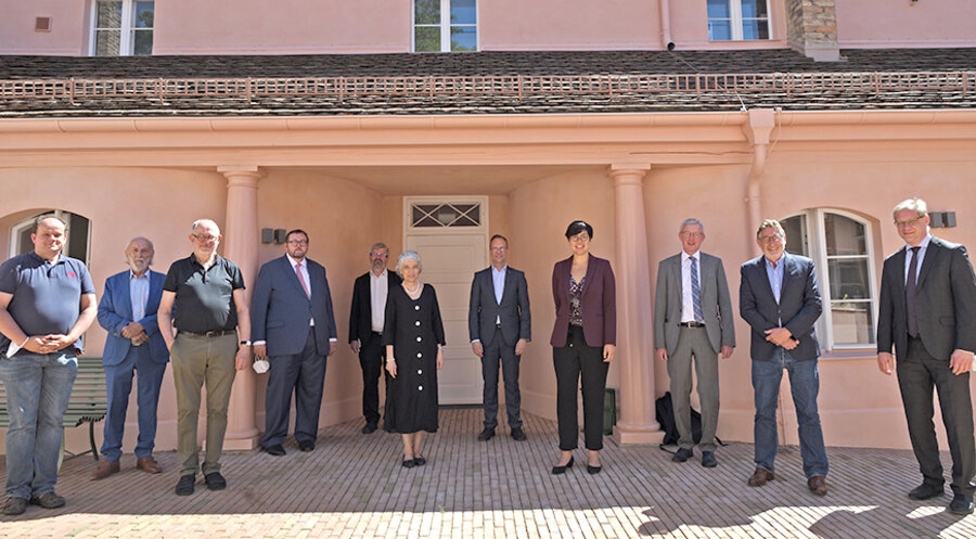 Die Gründungsmitglieder trafen sich im Innenhof des Königlichen Hofgärtnerhauses, der neuen Heimstatt der Seminare Abraham Geiger Kolleg und Zacharias Frankel College. Foto: Tobias Barniske