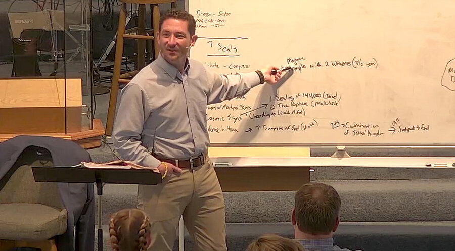 US-Pastor Matt Olson bei seiner insgesamt 96-stündigen Predigtreihe durch die ganze Schrift. Screenshot: www.fbcsharon.church