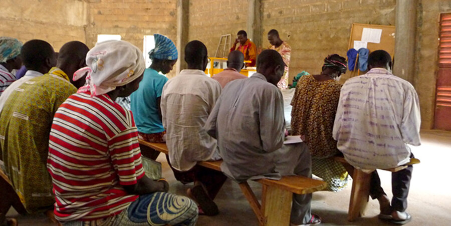 Ein Trauergottesdienst in Burkina Faso. Symbolbild: DMG interpersonal