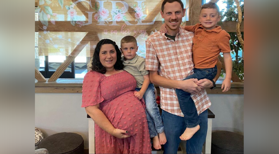 „Es war ein langer Weg, bis wir diesen Punkt erreicht haben, an dem wir abschließen können“: Ryan Koher im Kreise seiner Familie. Foto: Ryan Koher