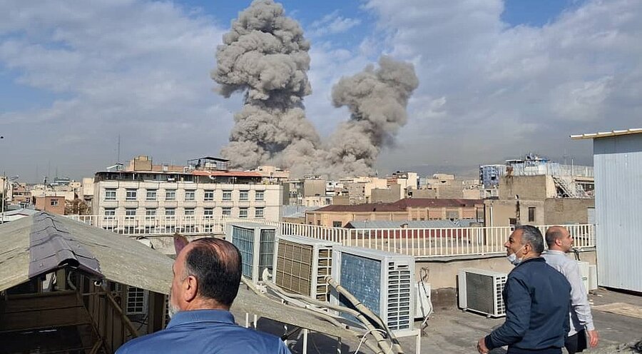 Explosionen am Morgen des 28. Februar in der iranischen Hauptstadt Teheran. Foto picture alliance / ASSOCIATED PRESS | Uncredited 